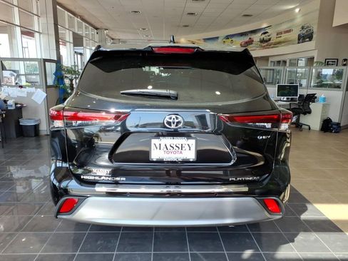 New 2026 Toyota Highlander Platinum image 6