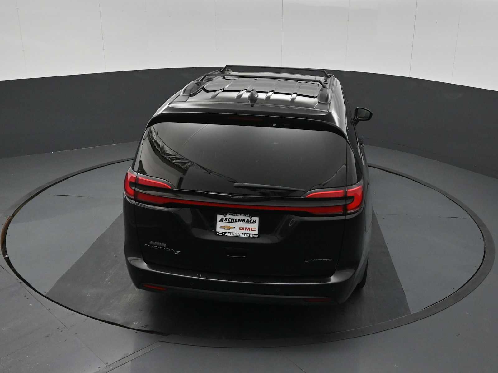 Used 2025 Chrysler Pacifica Limited FWD image 16
