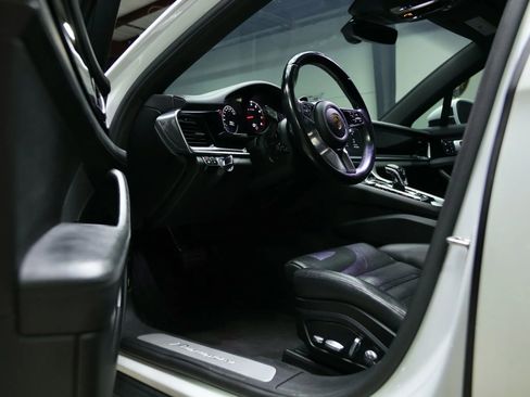 Used 2017 Porsche Panamera 4 image 22