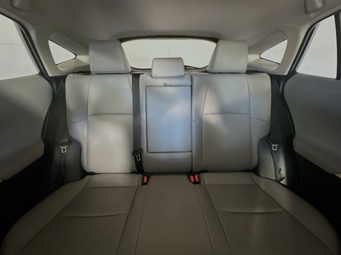 Used 2024 Toyota Venza XLE image 30