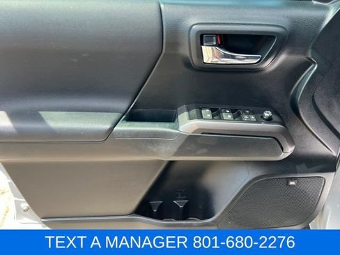 Used 2018 Toyota Tacoma TRD Sport AWD/4WD image 16