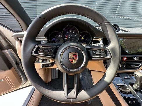 Used 2025 Porsche Macan image 18