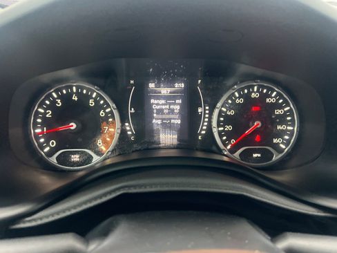 Used 2016 Jeep Renegade Latitude image 21