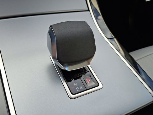 New 2025 Land Rover Range Rover Evoque S image 18