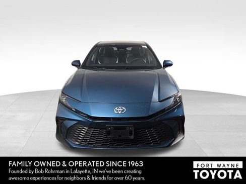 Used 2025 Toyota Camry SE FWD image 3