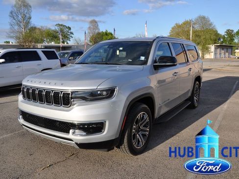 Used 2024 Jeep Wagoneer L Series II image 1