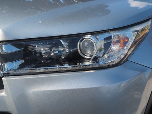 Used 2019 Toyota Highlander Limited Platinum AWD/4WD image 6