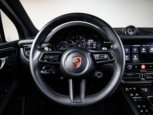 Certified 2026 Porsche Macan AWD/4WD image 26