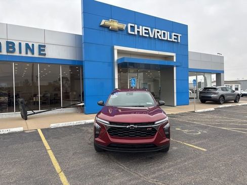 Used 2025 Chevrolet Trax RS w/ Driver Confidence Package image 2