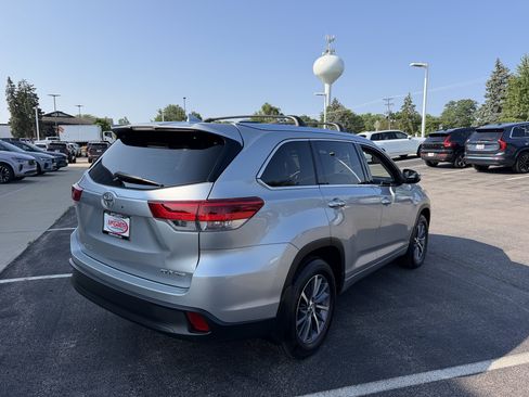 Used 2017 Toyota Highlander XLE AWD/4WD image 4