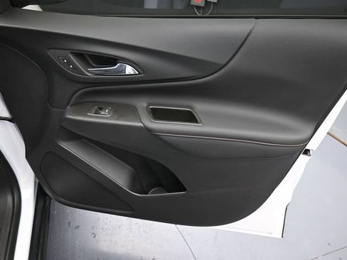 Used 2023 Chevrolet Equinox RS image 32