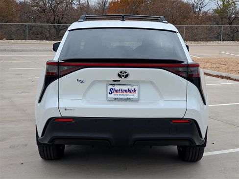 Used 2026 Toyota bZ XLE image 5