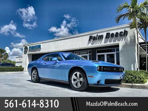 Used 2019 Dodge Challenger SXT RWD image 1