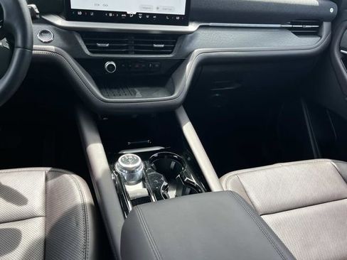 Certified 2025 Ford Explorer Platinum w/ LUX Leather Package AWD/4WD image 21