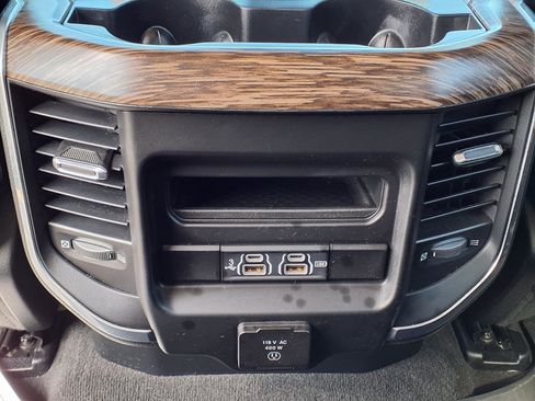 Used 2020 RAM 1500 Laramie image 17