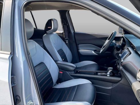 Used 2024 Nissan Kicks SR w/ SR Premium Package FWD image 9