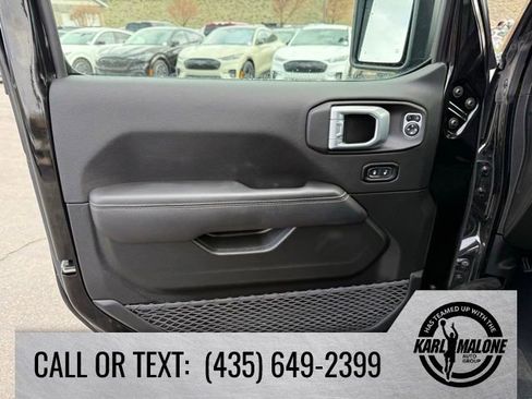 Used 2022 Jeep Wrangler Unlimited Sahara w/ LED Lighting Group AWD/4WD image 12