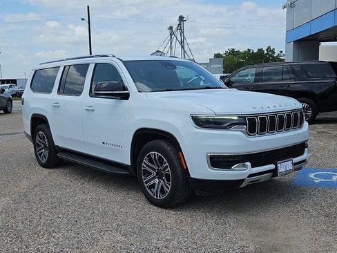 Used 2024 Jeep Wagoneer L Series II RWD image 38
