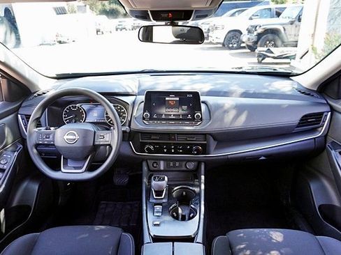 Used 2025 Nissan Rogue S image 18