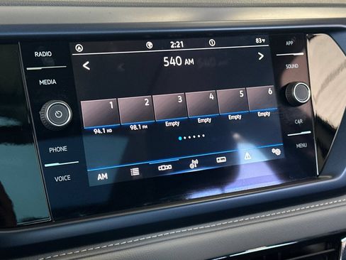 Used 2023 Volkswagen Taos SE w/ Panoramic Sunroof Package FWD image 18