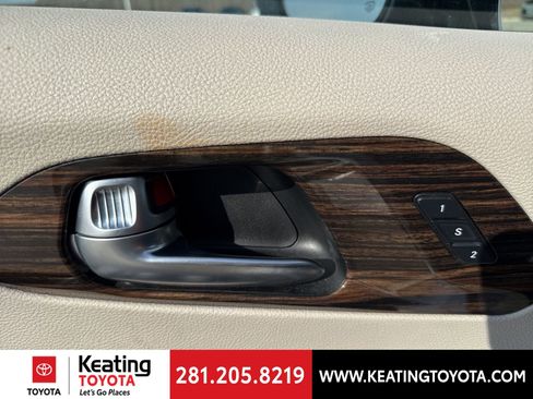 Used 2023 Chrysler Pacifica Limited image 10