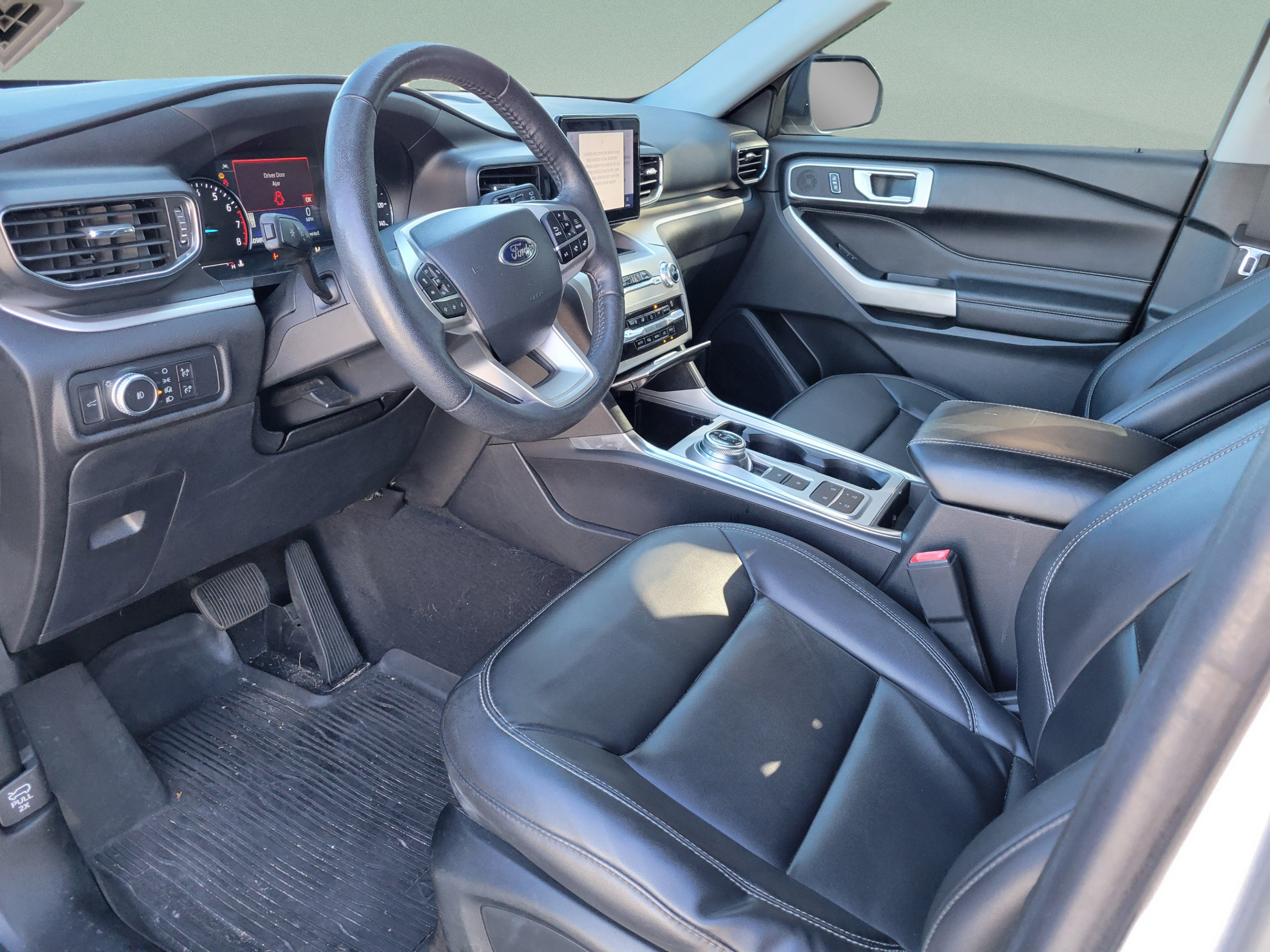 Used 2021 Ford Explorer XLT w/ Equipment Group 202A RWD image 14