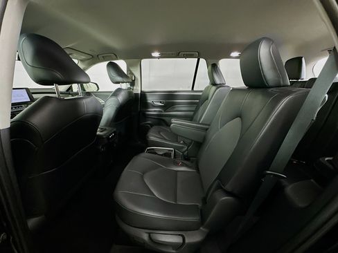 Used 2025 Toyota Grand Highlander XLE image 27