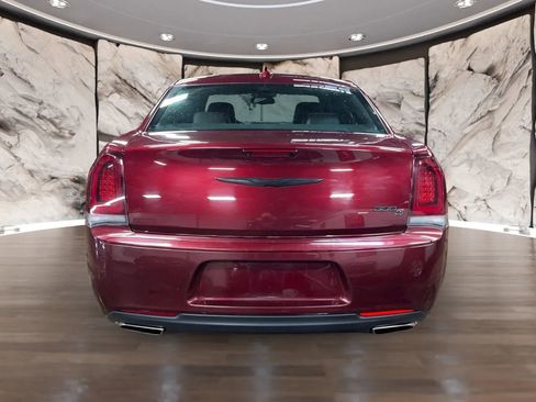 Used 2019 Chrysler 300 S image 3
