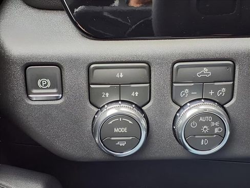 New 2026 GMC Sierra 3500 SLE w/ SLE Value Package image 17