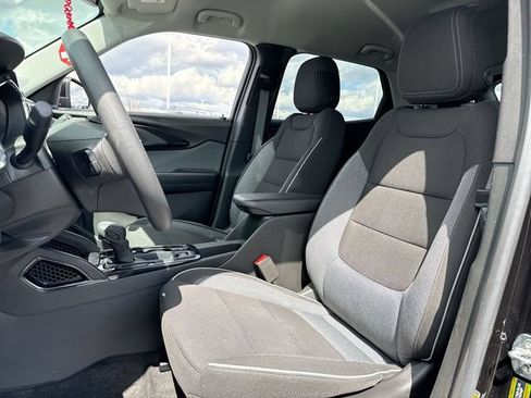 Used 2023 Chevrolet TrailBlazer LT w/ Convenience Package AWD/4WD image 11