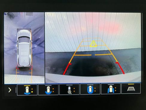 Used 2020 Chevrolet Traverse LT w/ LT Premium Package image 13