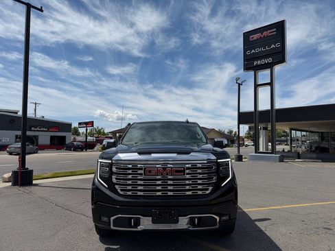 Used 2023 GMC Sierra 1500 Denali w/ Denali Reserve Package AWD/4WD image 3