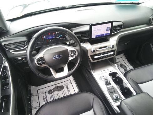 Used 2022 Ford Explorer XLT w/ XLT Sport Appearance Package AWD/4WD image 13