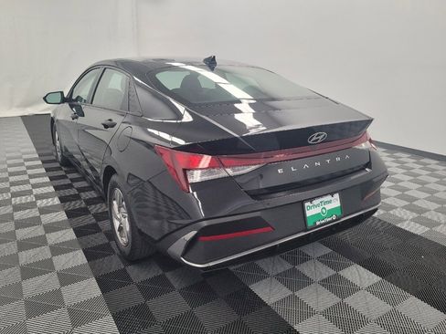 Used 2025 Hyundai Elantra SE FWD image 6