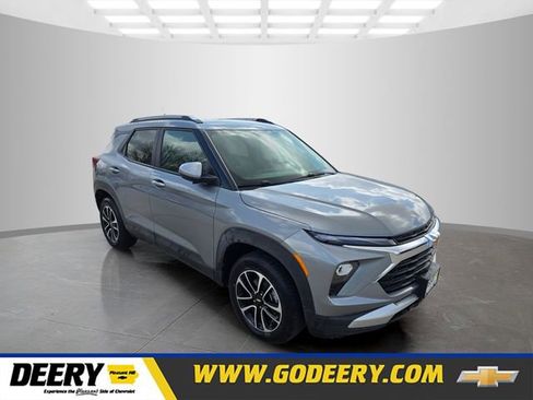 Used 2025 Chevrolet TrailBlazer LT image 1