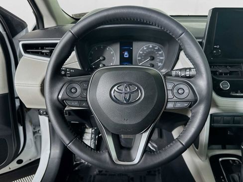Used 2024 Toyota Corolla Cross LE w/ Moonroof Package AWD/4WD image 11