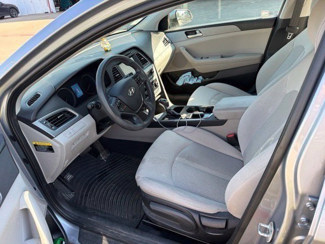 Used 2017 Hyundai Sonata SE FWD image 6
