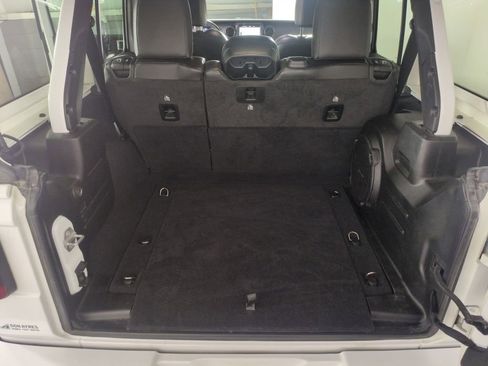 Used 2021 Jeep Wrangler Unlimited Sahara image 25