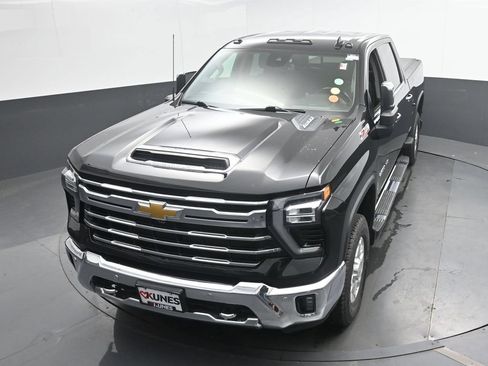 Used 2024 Chevrolet Silverado 2500 LTZ w/ LTZ Convenience Package AWD/4WD image 36