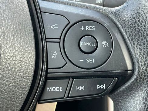 Used 2020 Toyota RAV4 LE FWD image 28