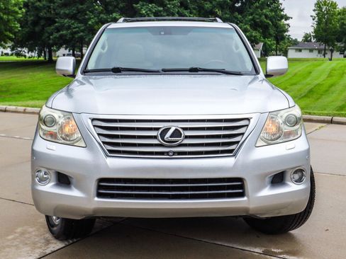 Used 2011 Lexus LX 570 4WD w/ Luxury Pkg image 19