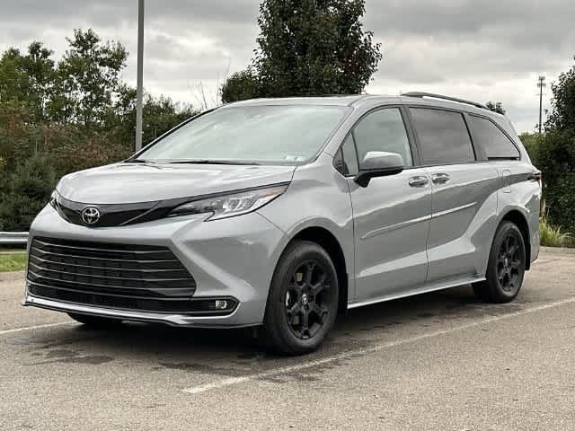 Used 2026 Toyota Sienna XLE Woodland Edition AWD/4WD image 1