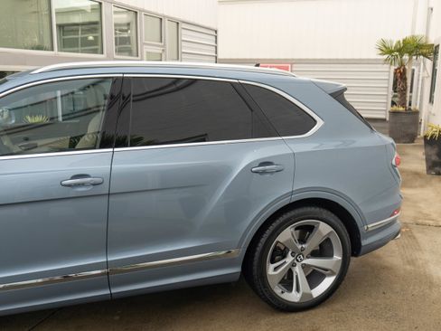 Used 2023 Bentley Bentayga image 5