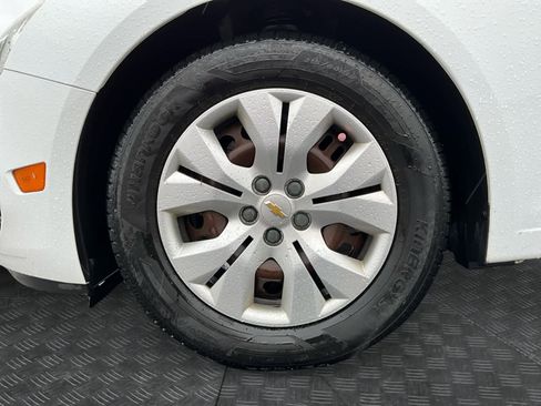 Used 2016 Chevrolet Cruze LS image 15