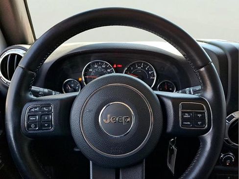 Used 2015 Jeep Wrangler Unlimited Sahara w/ Connectivity Group AWD/4WD image 15