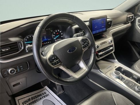 Used 2022 Ford Explorer XLT w/ Equipment Group 202A image 11