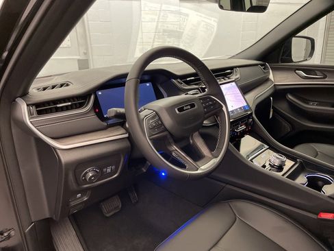 New 2025 Jeep Grand Cherokee L Limited w/ Black Appearance Package image 16