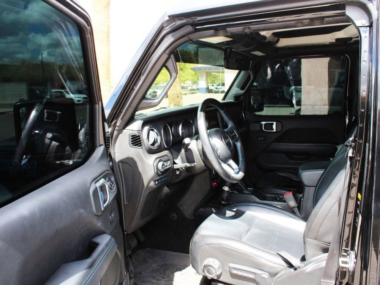 Used 2021 Jeep Wrangler Unlimited Rubicon 4xe w/ Cold Weather Group AWD/4WD image 10