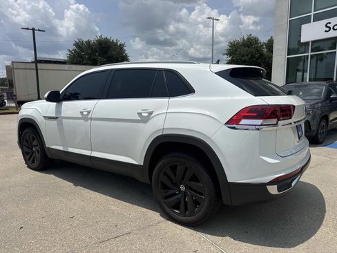 Used 2022 Volkswagen Atlas Cross Sport SE w/ Black Wheel Package AWD/4WD image 7
