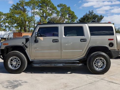 Used 2003 HUMMER H2 w/ Preferred Equipment Group image 2
